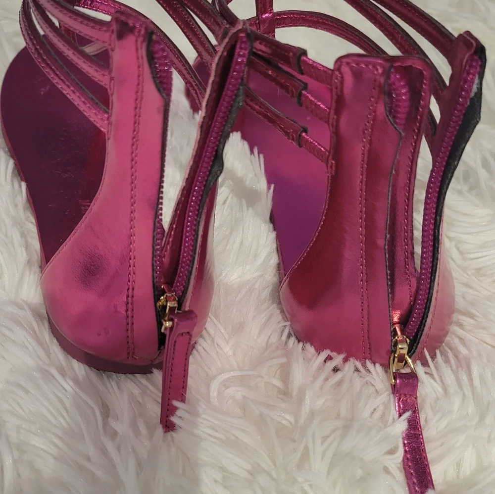 Sandals - Picture 1 of 3